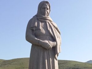30 ildə Qarabağda dağıdılmayan heykəl kimindir? - FOTO