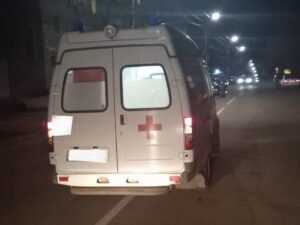 təcili tibbi yardım maşını axşam