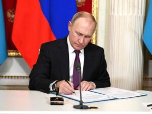 Putin həmyerlimizə “xalq artisti” adı verdi