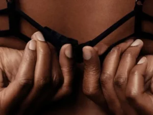 Nazirlərin arvadı ilə cinsi əlaqədə olub videolarını yaydı