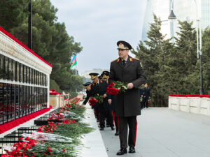 Daxili İşlər Naziri Vilayət Eyvazov Şəhidlər xiyabanını ziyarət edib