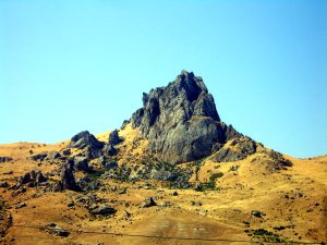 Siyəzəndə qadın paraşütlə qayaya çırpılaraq öldü