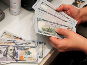 image-a-money-changer-counts-u-s-dollar-banknotes-at-a-currency-exchange-office-in-ankara