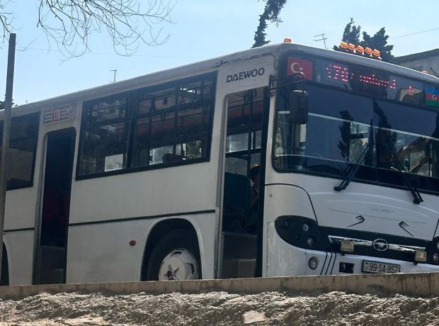 Bakıda avtobus qəzaya düşdü - Xeyli yaralı var